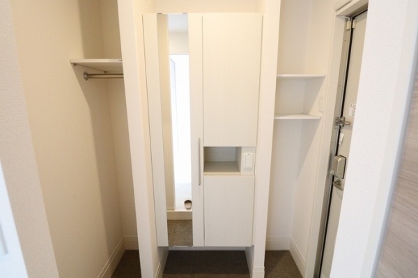 玄関　玄関も収納充実！