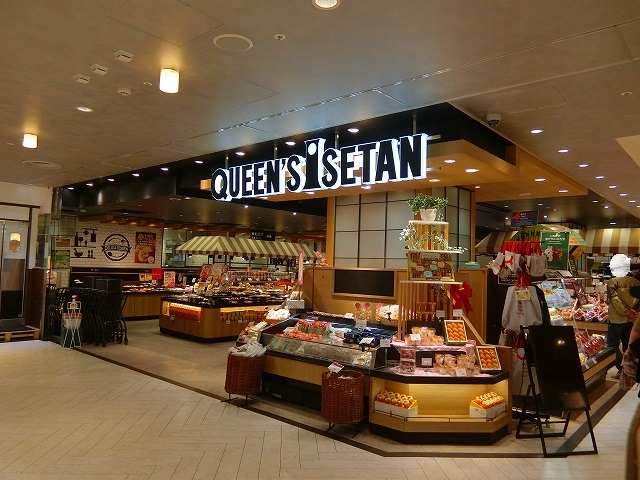 その他　クイーンズ伊勢丹 本八幡店（その他）まで402m