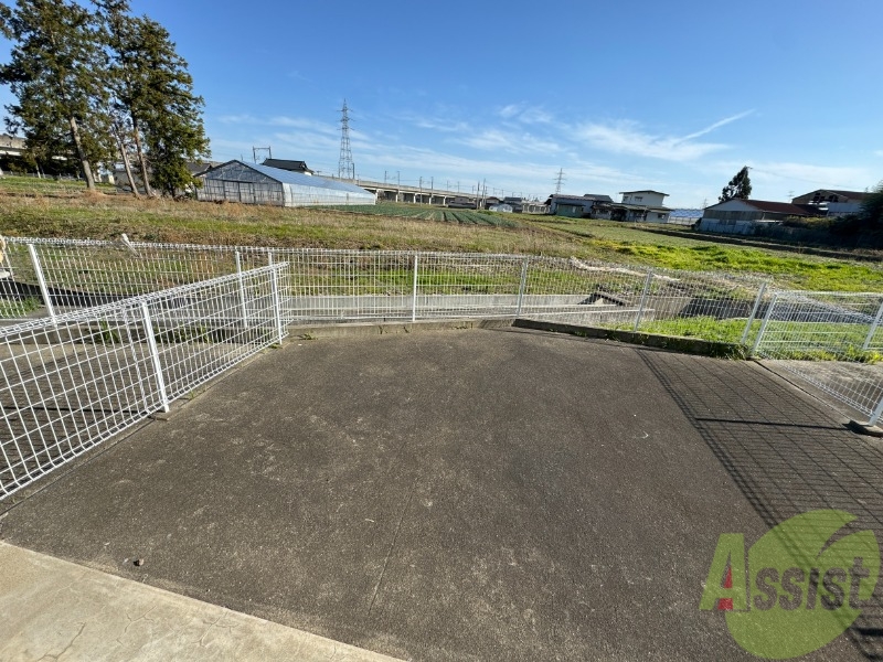 バルコニー　テラスは幅もしっかりあって洗濯物がはかどりそうですね。