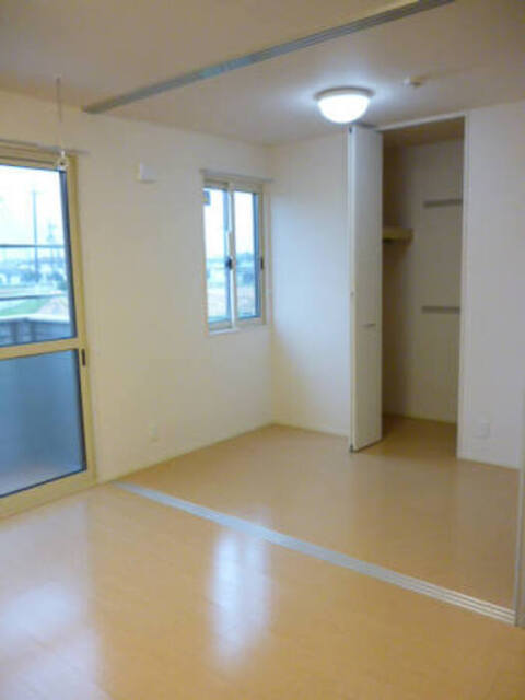 居室・リビング　１０１リビング＋サービスルーム