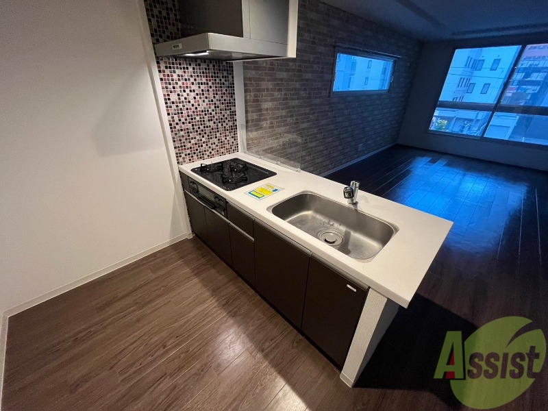 キッチン　システムキッチン完備で３口ついているので料理もできます！