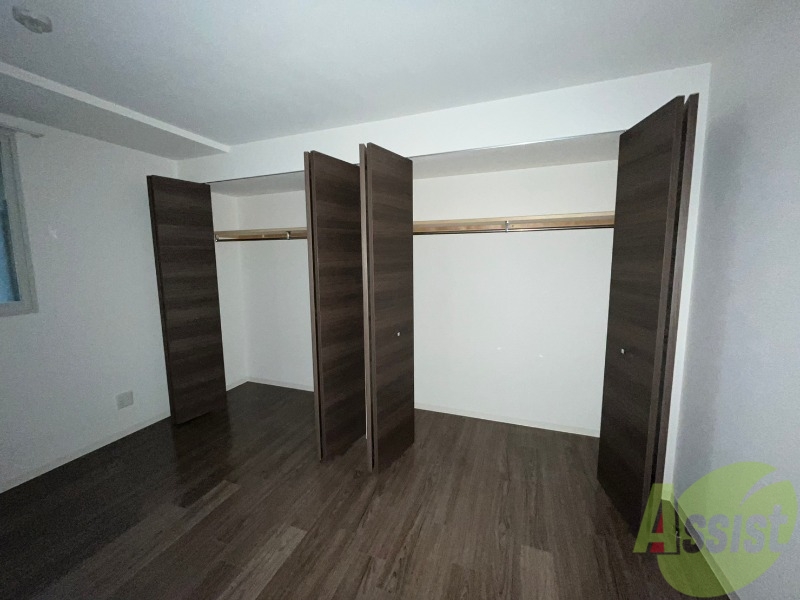 収納　クローゼットは奥行きもあり、荷物が多い方でも安心です。