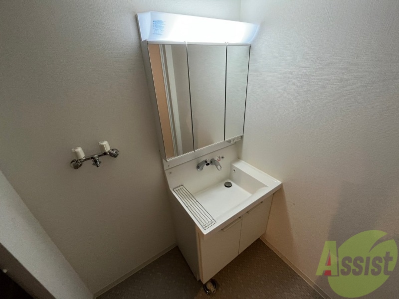 洗面設備　シャンプードレッサー。身支度はここでばっちりですね。