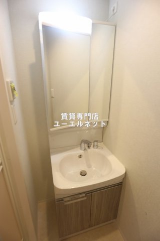 洗面設備　清潔感ある独立洗面台で毎日気持ちよく♪