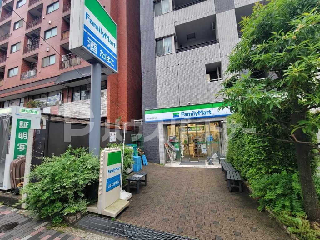 コンビニ　ファミリーマート駒込本郷通り店（コンビニ）まで210m