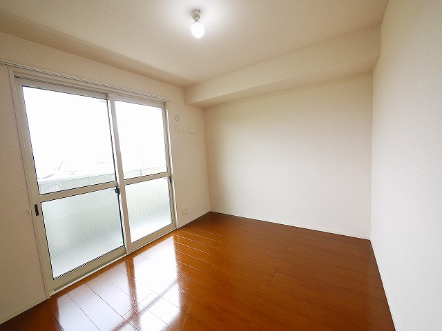 その他部屋・スペース　落ち着いて過ごせるお部屋なので、寝室にいかがでしょうか