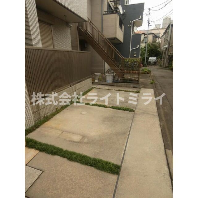 駐車場　駐車スペース?