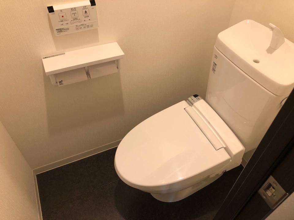 トイレ　※写真は８０３参考までに
