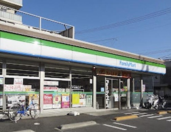 コンビニ　ファミリーマート西六郷三丁目店（コンビニ）まで74m