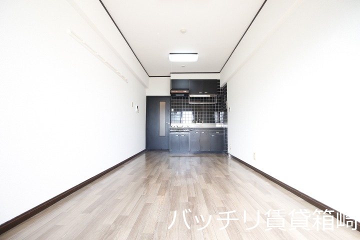 居室・リビング　画像は別号室の為、現況優先です。