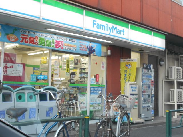 コンビニ　ファミリーマート（コンビニ）まで400m