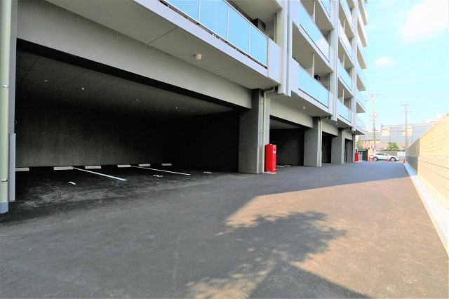 駐車場　平置き駐車場も機械式駐車場もございます