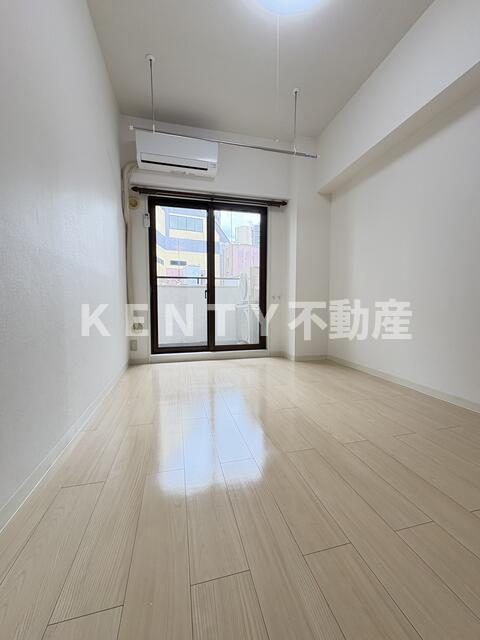 居室・リビング　こちらの居間で趣味の時間をお楽しみください