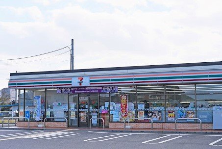 コンビニ　セブン－イレブン　栗東出庭店（コンビニ）まで588m