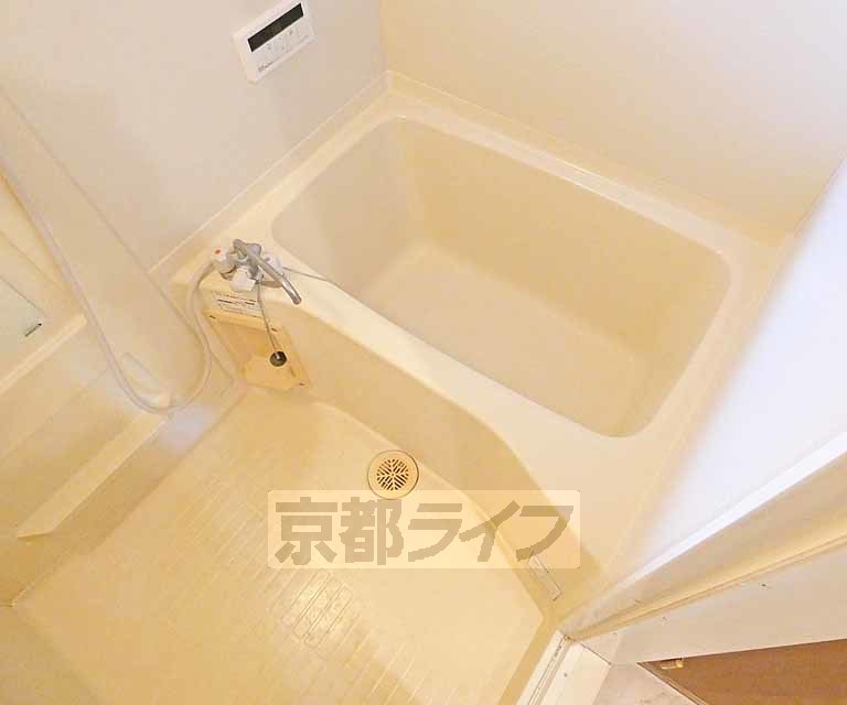 バス・シャワールーム　鏡が付いており便利です。