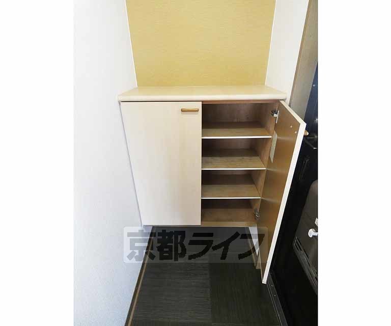 その他設備　靴収納付きの玄関