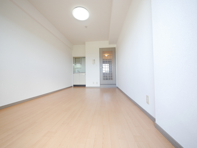 居室・リビング　★白色を基調とした清潔感のあるお部屋です★