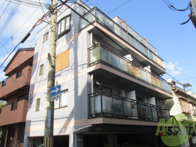 建物外観　シャープなデザインが印象的な洗練の住まい
