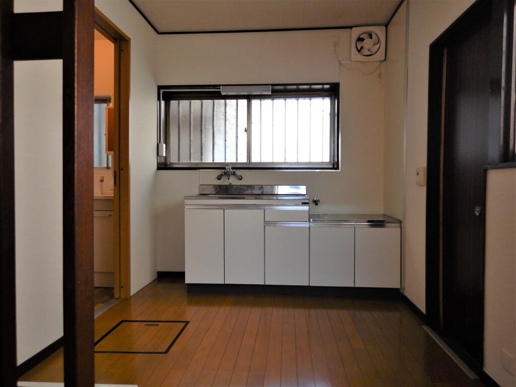 京急本線 弘明寺駅 徒歩8分 2階建 築53年のキッチン写真