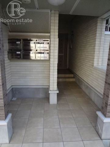地下鉄御堂筋線 西田辺駅 徒歩9分 3階建 築15年の外観写真
