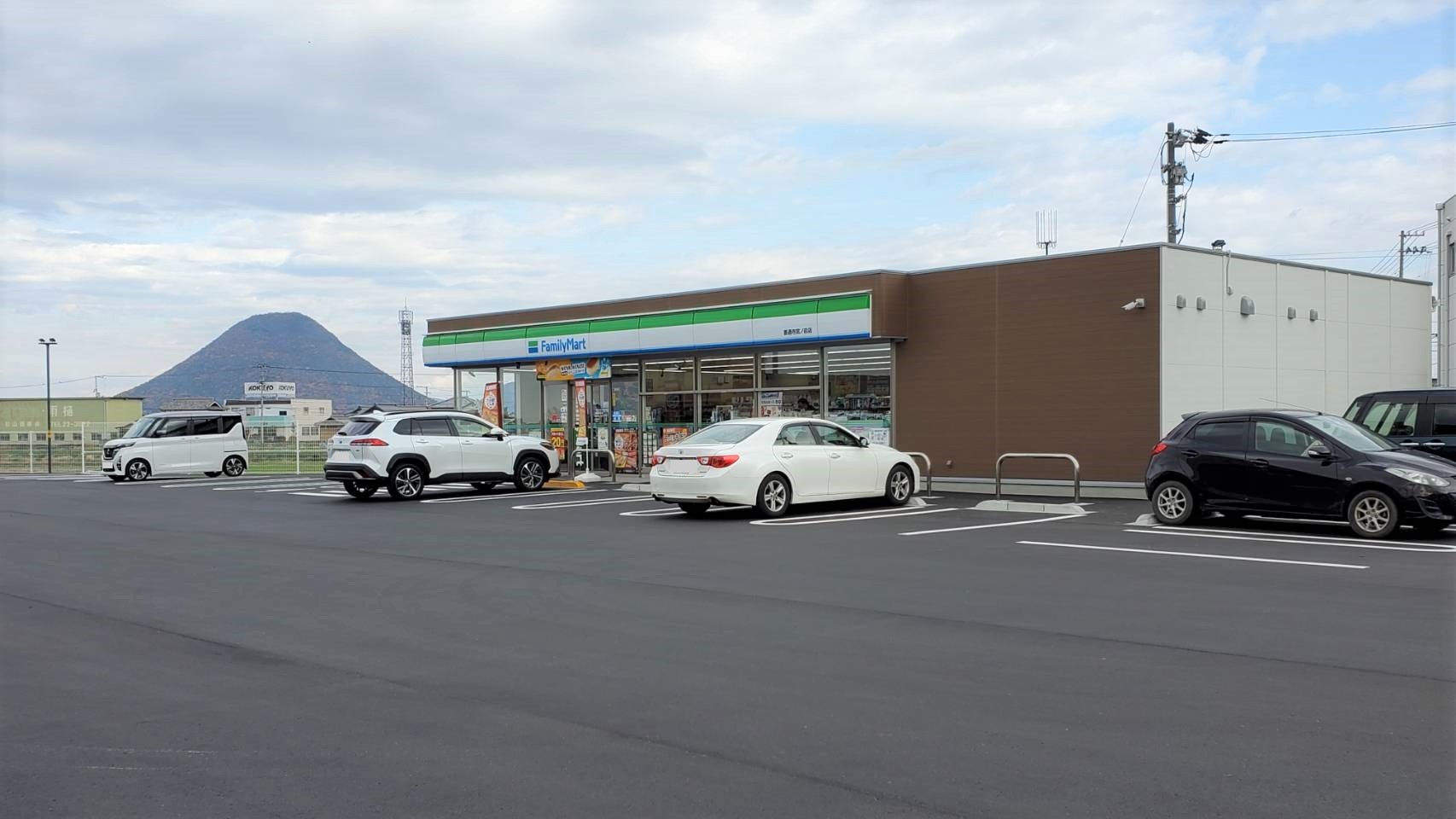 コンビニ　ファミリーマート善通寺宮ノ前店（コンビニ）まで882m