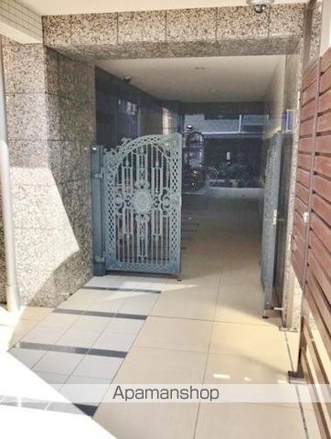ブルーライン 伊勢佐木長者町駅 徒歩2分 10階建 築13年の外観写真