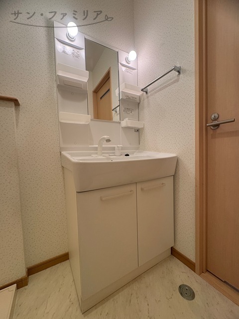 洗面設備　同一物件別部屋写真