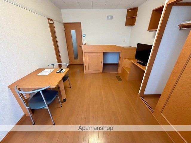 レオパレスクオレ ハヤシの居間写真