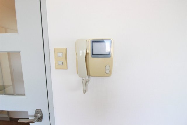 セキュリティ　モニター付きインターホン