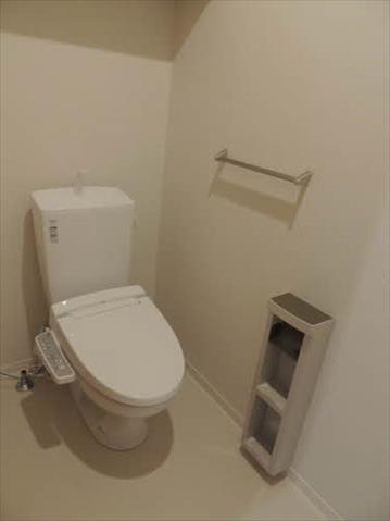 薩摩川内市 2階建 築12年のトイレ写真