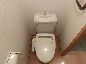 トイレ　温水洗浄便座付き