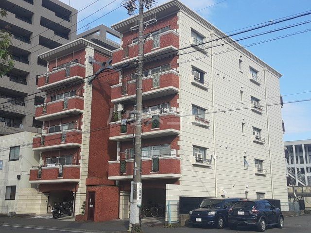 静岡市駿河区八幡のマンションの建物外観