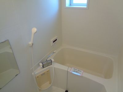 バス・シャワールーム　小窓付き浴室