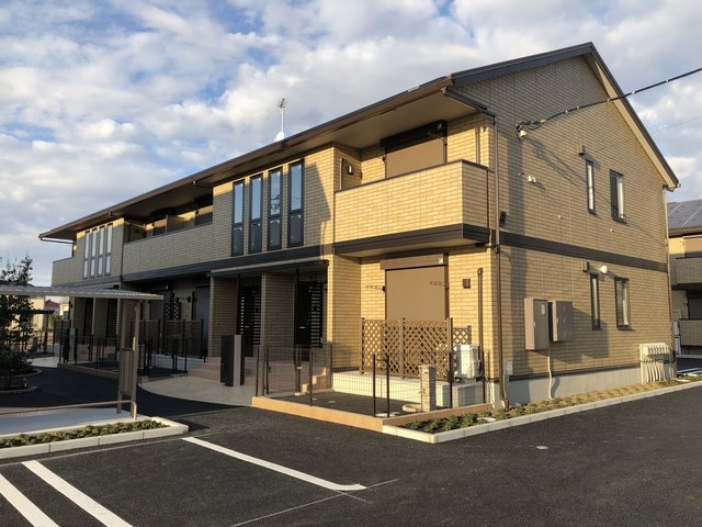 建物外観　南向きで日当たり良好　インターネット無料