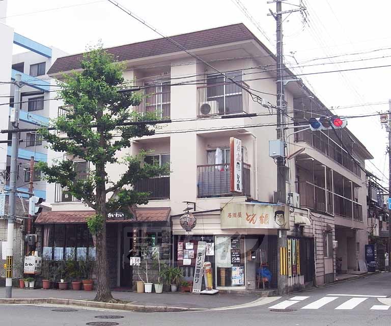 【京都市右京区山ノ内大町のマンションの建物外観】