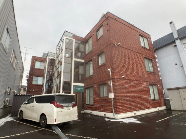 札幌市東区北二十五条東のマンションの建物外観