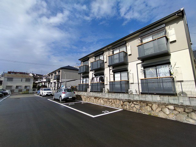 神戸市灘区赤坂通のアパートの建物外観