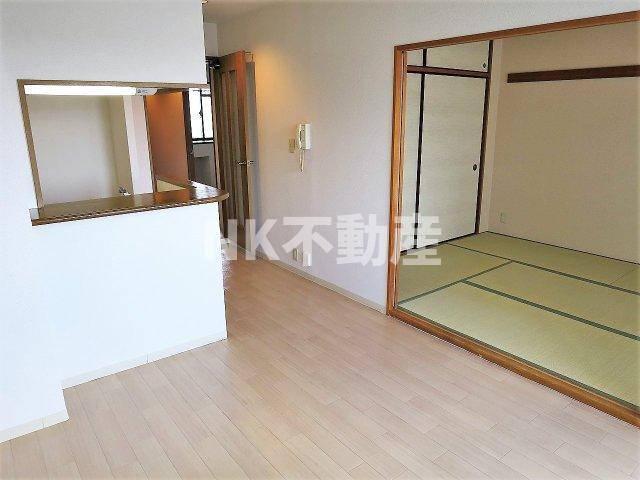 居室・リビング　こちらの居間で趣味の時間をお楽しみください