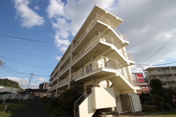 【広島市安佐南区相田のマンションの建物外観】