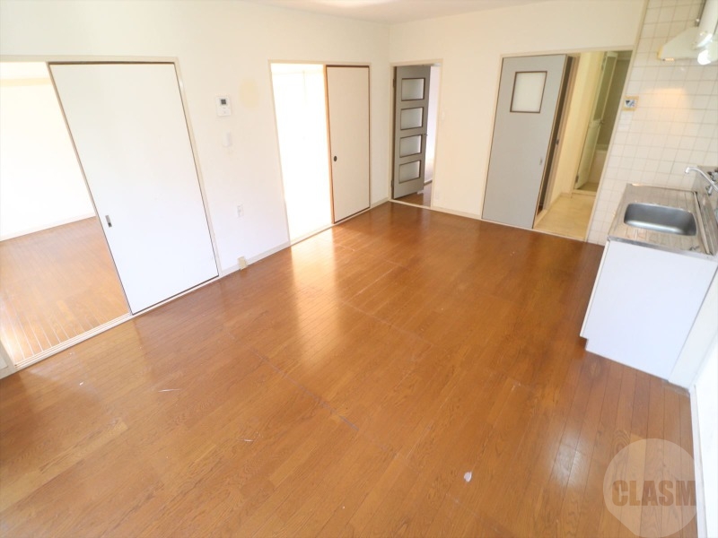 居室・リビング　広々としたリビングルーム