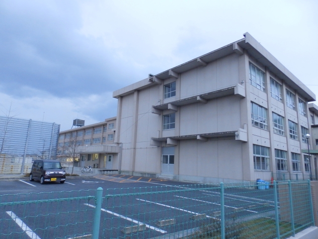 【四日市市広永町のマンションの小学校】