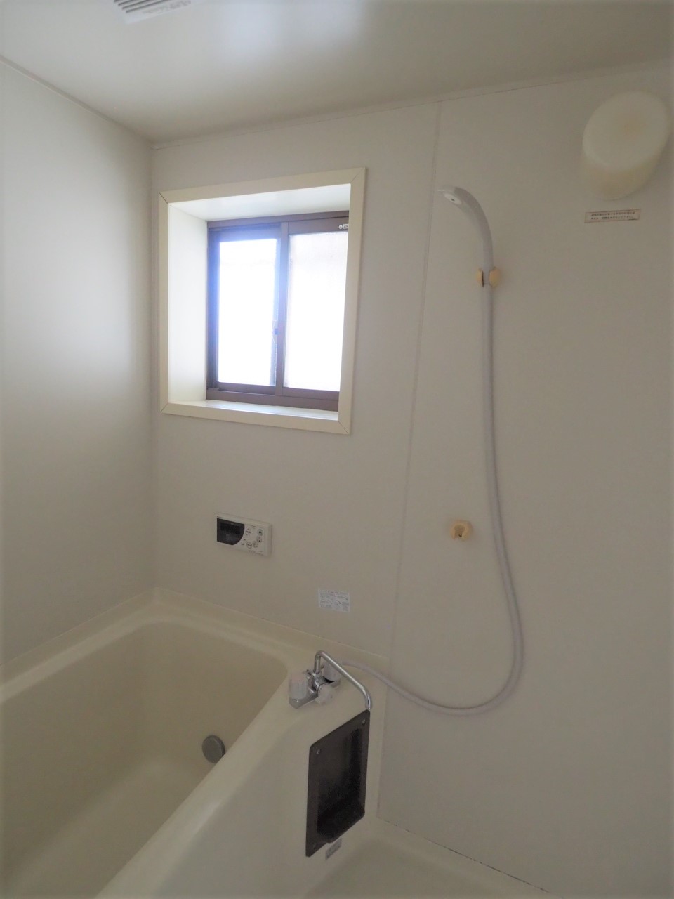 バス・シャワールーム　追い焚き機能付　寒い季節に役に立ちます。