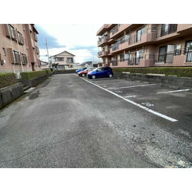 【ソレイユIの駐車場】