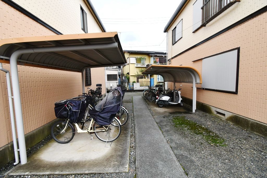 【東大和市蔵敷のアパートの駐車場】