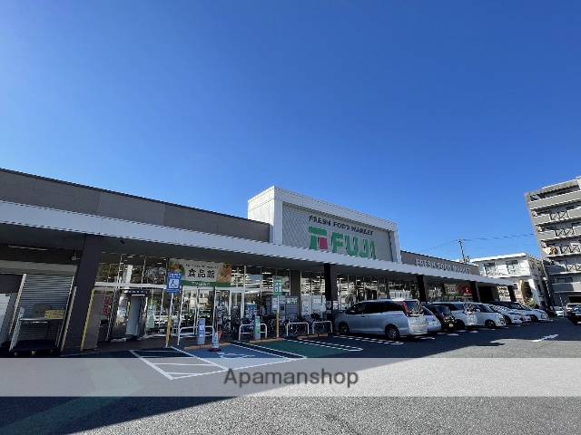 スーパー　フジ白島店（スーパー）まで690m