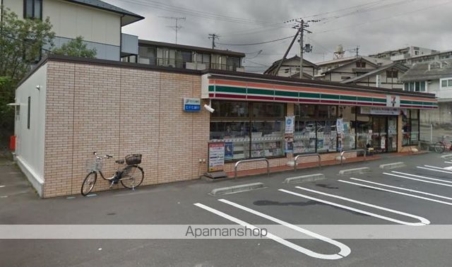 コンビニ　セブンイレブン（コンビニ）まで677m