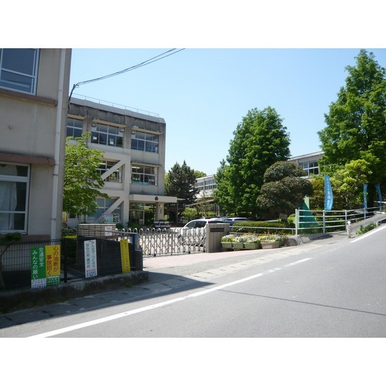 小学校　熊本市立高平台小学校（小学校）まで495m