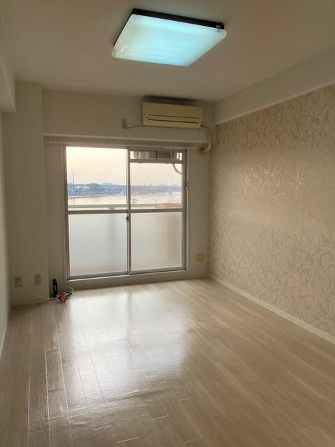 その他部屋・スペース　アクセントクロス貼♪エアコン…?