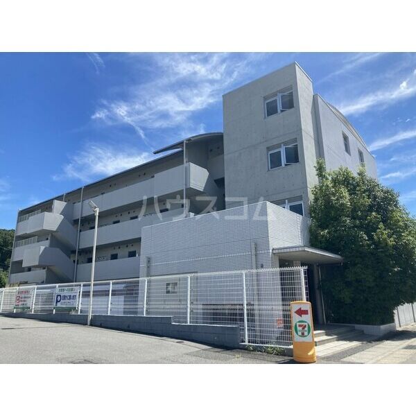 瀬戸市山口町のマンションの建物外観