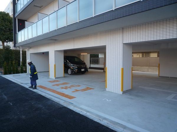 【フェルクルールプレスト川崎アリビエの駐車場】